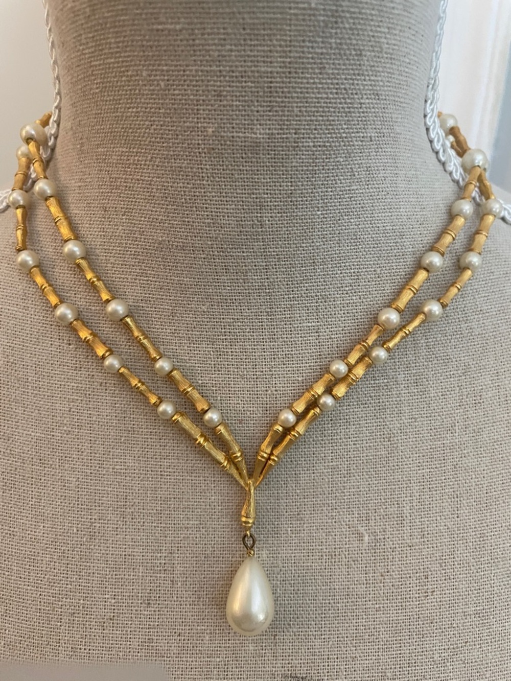 Gold and Pearl Teardrop vintage  Pendant Necklace - Women Jewelry